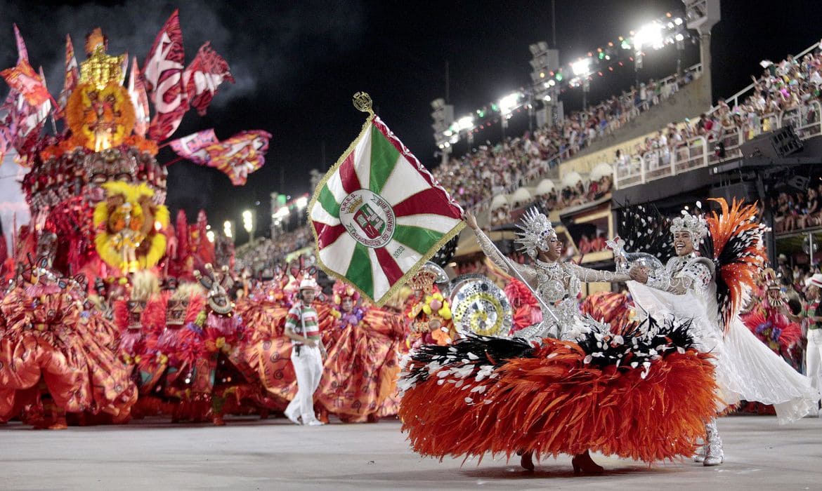 Desfile das Campeãs traz hoje seis escolas de volta ao Sambódromo