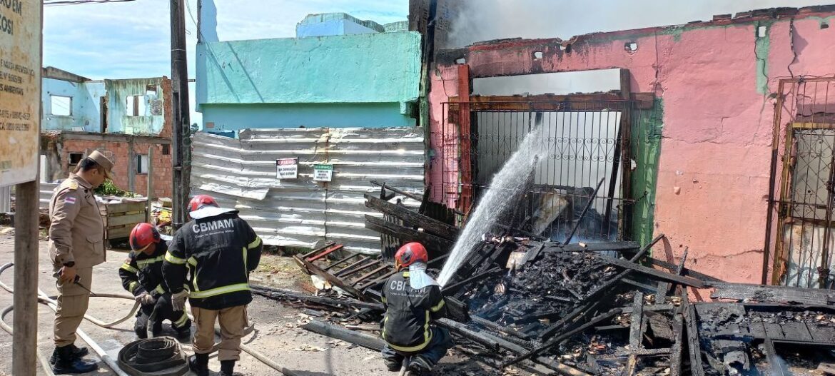 Incêndios destroem casas nos bairros Raiz e Tancredo Neves