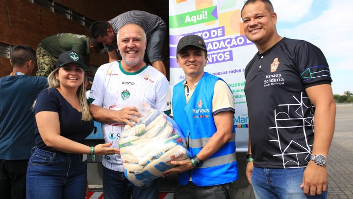 Prefeitura de Manaus arrecada cinco toneladas de alimentos não perecíveis em jogo na Arena da Amazônia