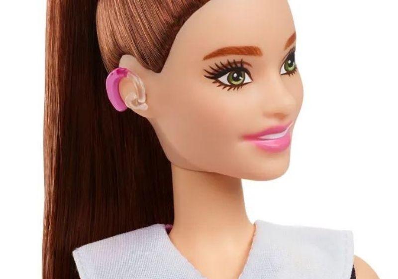 Inclusão: Barbie lança sua 1ª boneca com aparelho auditivo