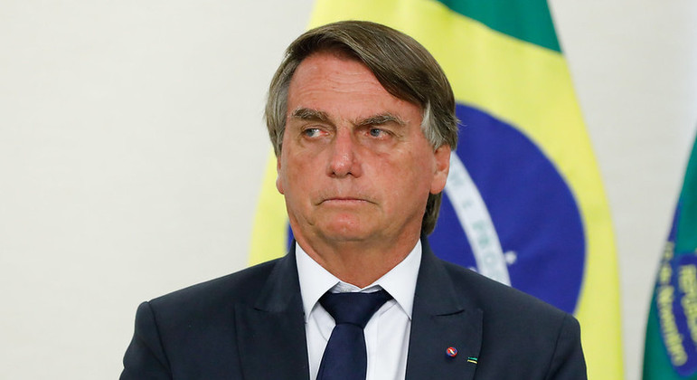 Bolsonaro diz que Moraes, do STF, se comporta como líder de partido de esquerda