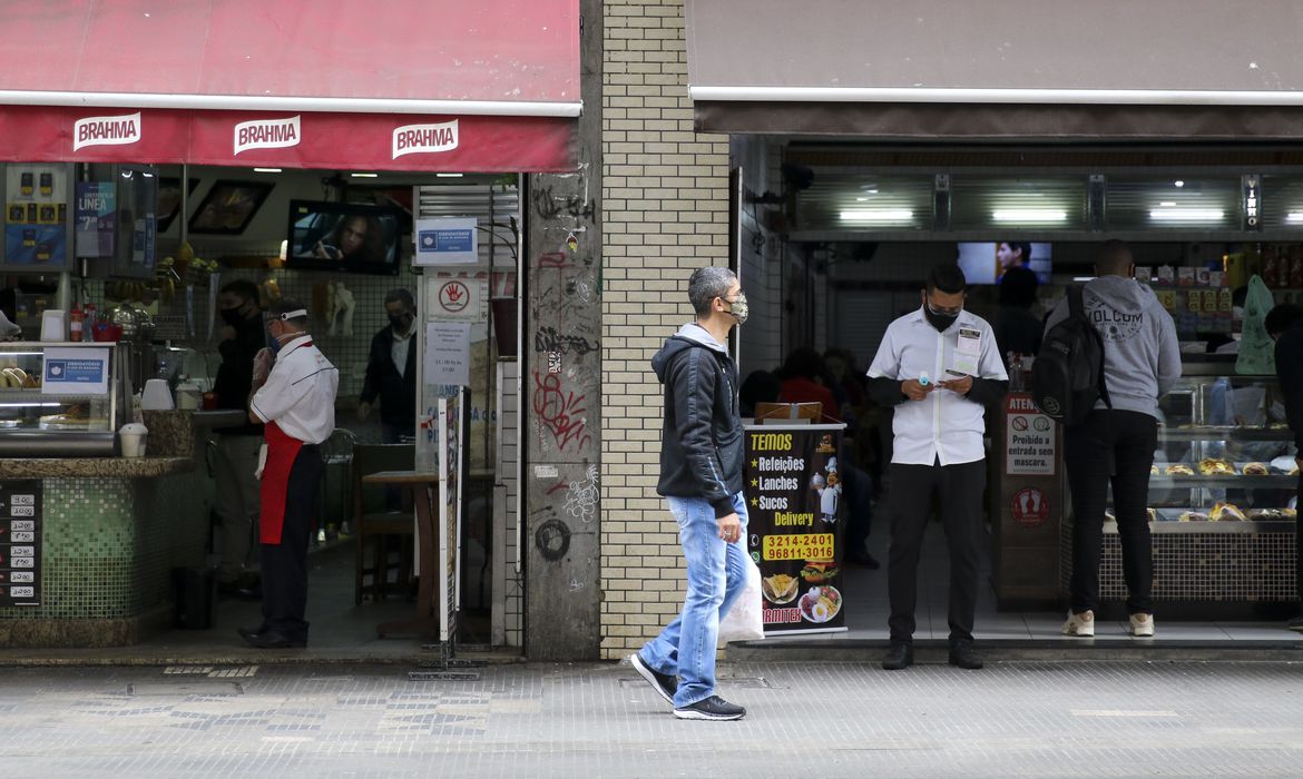 Índices de Confiança de Serviços e do Comércio sobem em maio, diz FGV