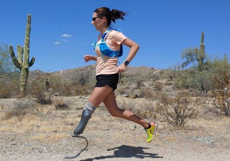 Sobrevivente de câncer bate recorde com 104 maratonas em 104 dias