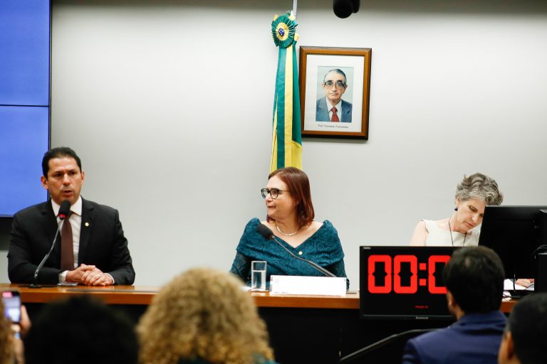 Comissão de Cultura defende adiamento de conferência do setor