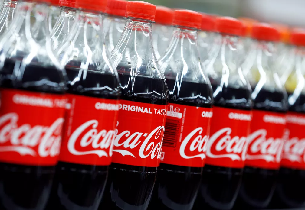 Justiça condena ex-funcionária da Coca-Cola por tráfico de dados sigilosos