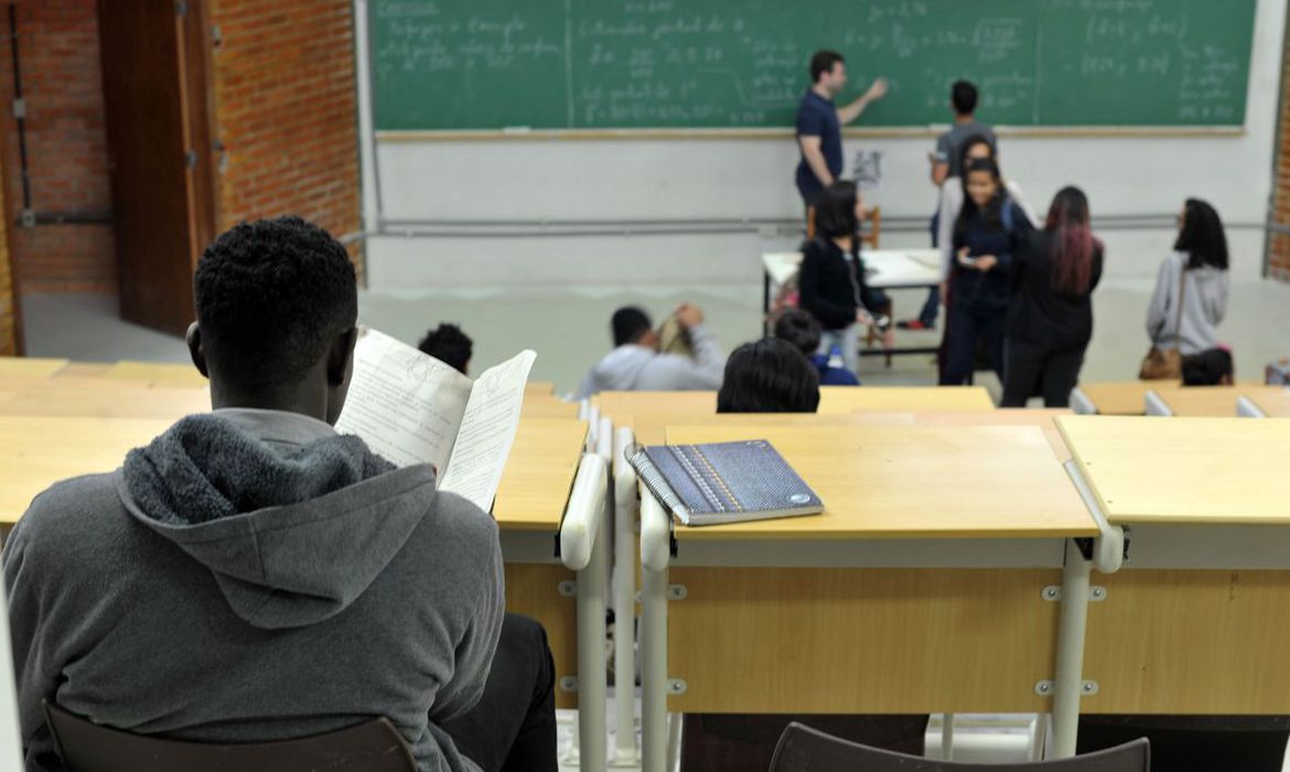 BNDES apoia formação continuada de professores da rede pública