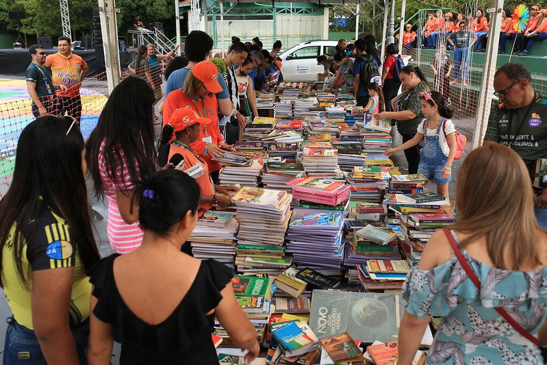 Feira do Livro de Manaus retorna após dois anos e realiza doação de mais de 30 mil livros