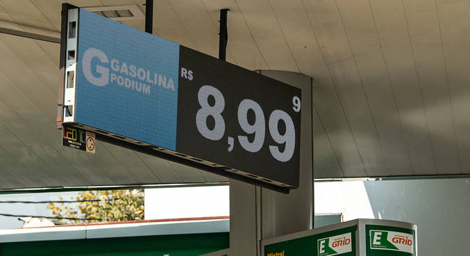 Preço da gasolina já supera R$ 8 por litro em postos de 11 estados