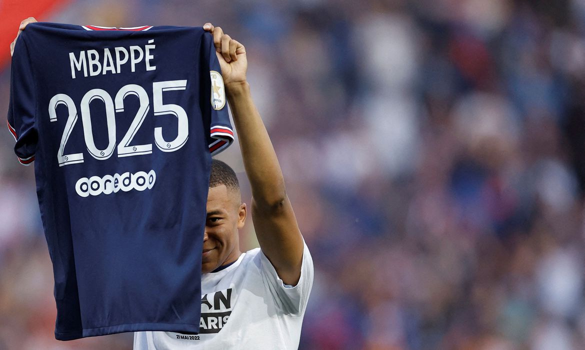 Mbappé diz que "pode imaginar" decepção do Real após renovar com PSG
