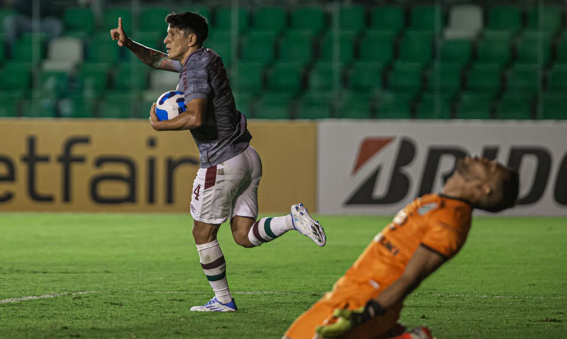 Fluminense vence por 10 a 1, mas cai na Sul-Americana