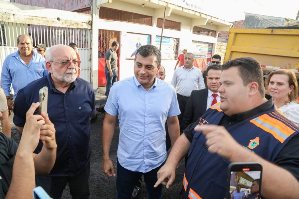 Prefeito em exercício Wallace Oliveira e governador Wilson Lima fiscalizam nova frente de obras do ‘Asfalta Manaus’