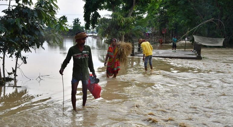 Inundações em Bangladesh deixam dez mortos e isolam 2 milhões de pessoas