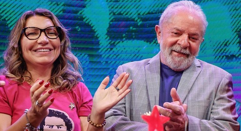 Com políticos, celebridades e celulares proibidos, Lula se casa em espaço de luxo