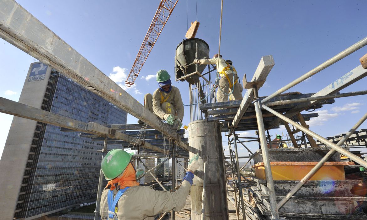 Inflação da construção fica em 1,49% em maio, diz FGV