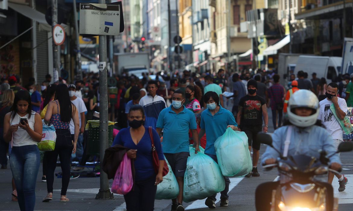 FGV: Índice de Clima Econômico sobe 2,1 pontos no segundo trimestre