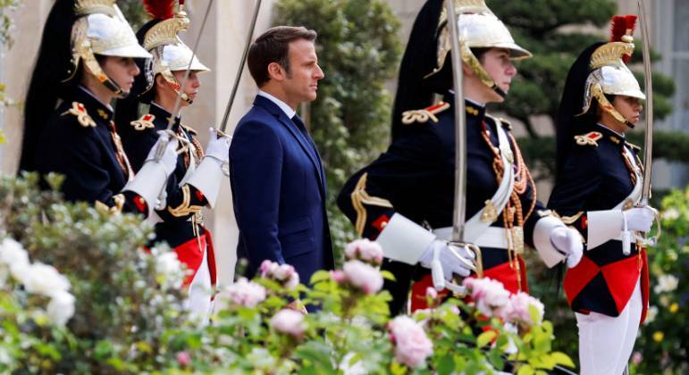 Macron toma posse para segundo mandato e promete lutar por uma França 'mais independente