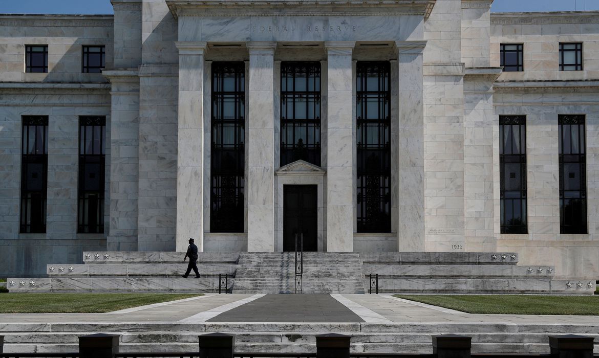 Fed sobe juros em 0,50 ponto percentual