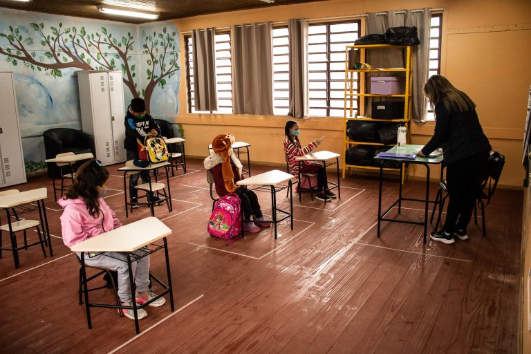 Sancionada lei que obriga escolas públicas a oferecer mobiliário e materiais adequados