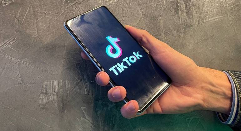 Formato do TikTok favorece uso da rede como estratégia para atingir eleitor jovem