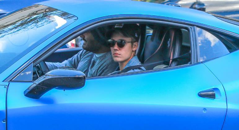 Veja por que Justin Bieber não pode mais comprar carros da Ferrari