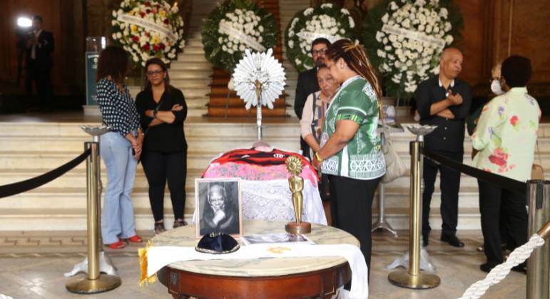 Velório Milton Gonçalves: familiares, famosos e amigos dão último adeus ao ator