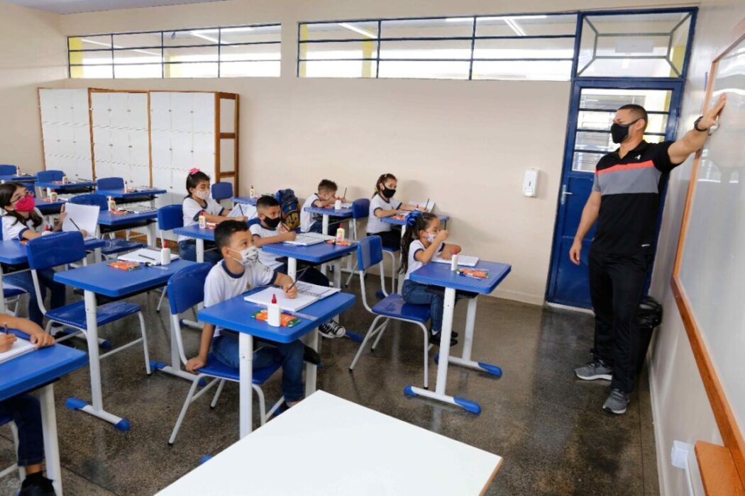 Governo do Amazonas prorroga inscrições de pós-graduação gratuita para professores até dia 6 de maio