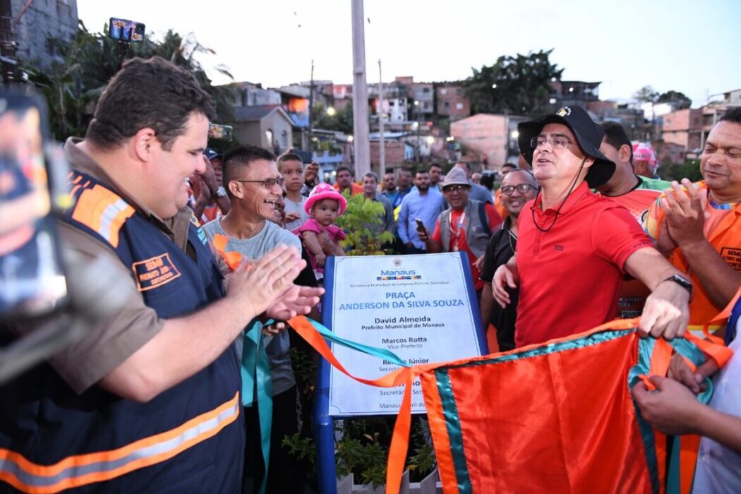 Prefeito David Almeida entrega área revitalizada no bairro Mauazinho