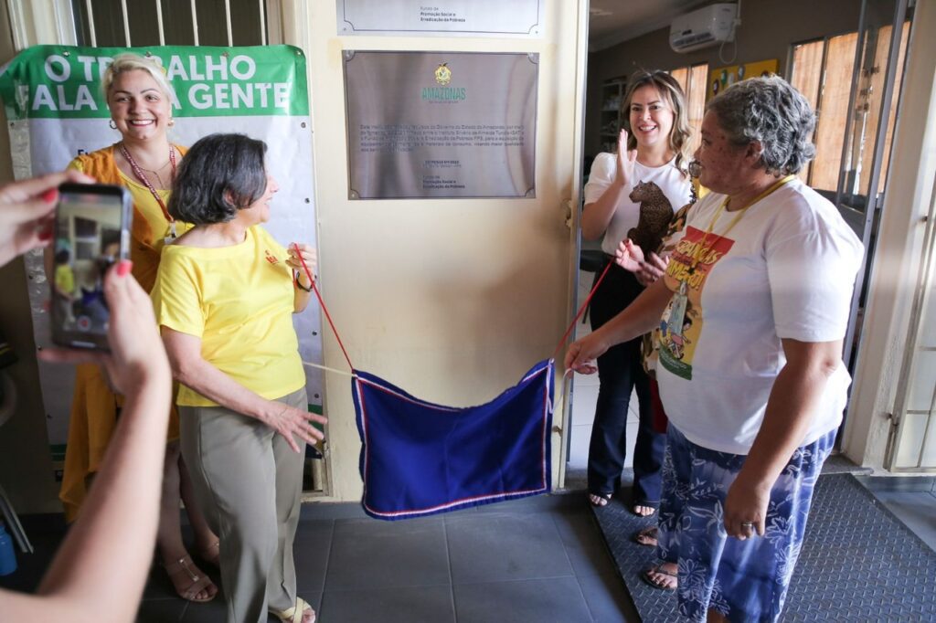 Governo do Estado entrega equipamentos de estamparia ao Instituto Silvério de Almeida Tundis