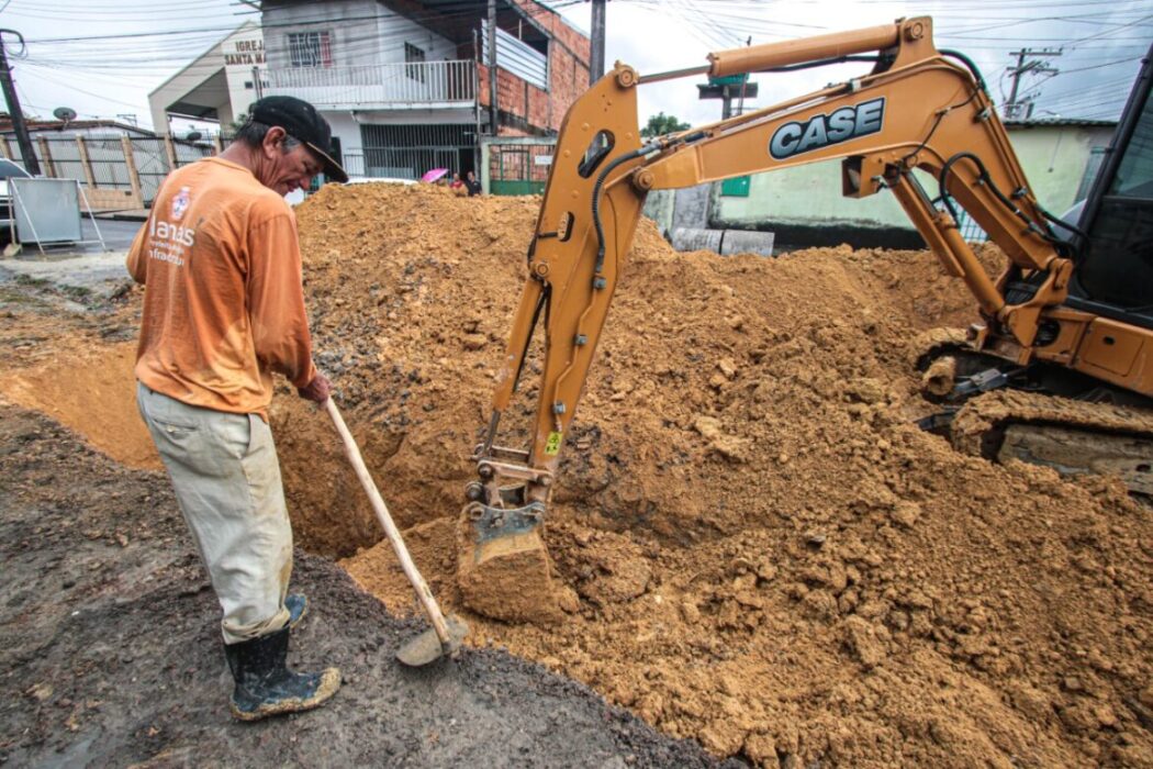 Prefeitura recupera rede de drenagem no Santo Antônio