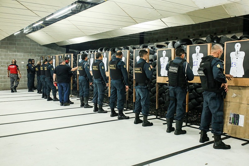 Guardas Municipais de Manaus começam a treinar para o uso de armamento letal