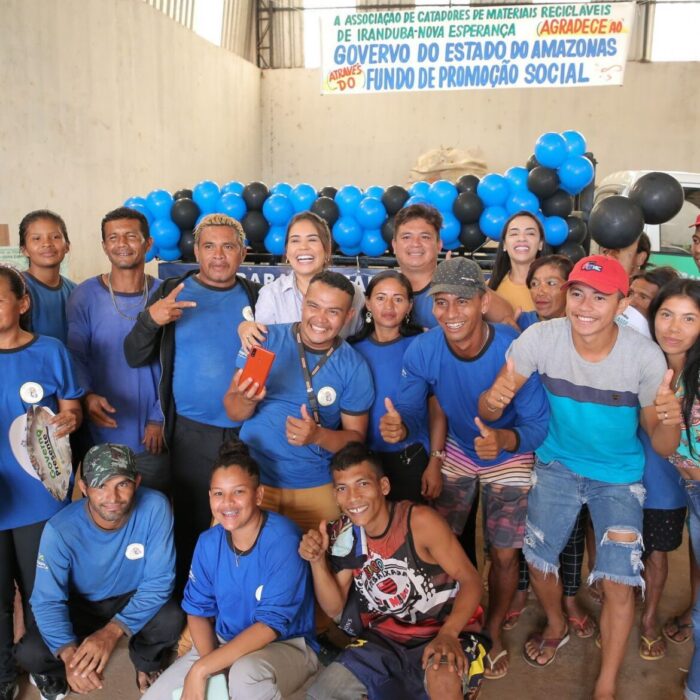 Associação de catadores de recicláveis de Iranduba recebe caminhão do Governo do Estado