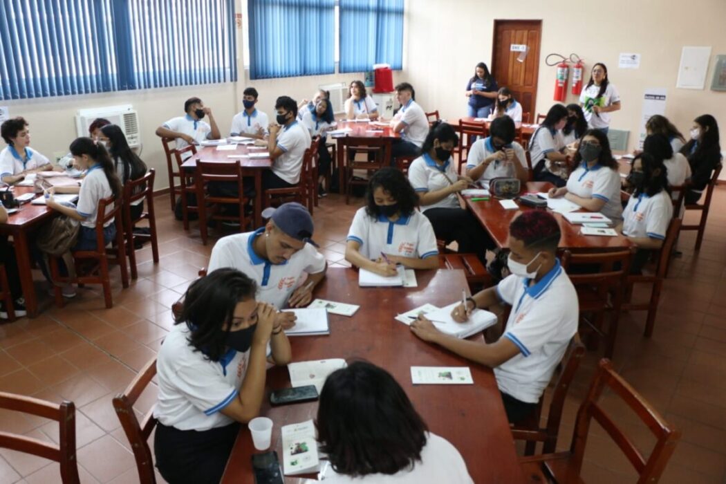 Estudantes da rede estadual participam do programa Acadêmico Jovem da Academia Amazonense de Letras
