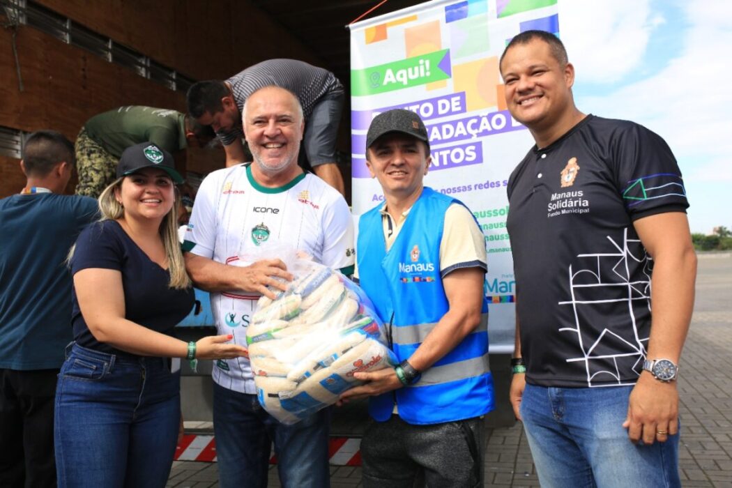 Prefeitura de Manaus arrecada cinco toneladas de alimentos não perecíveis em jogo na Arena da Amazônia