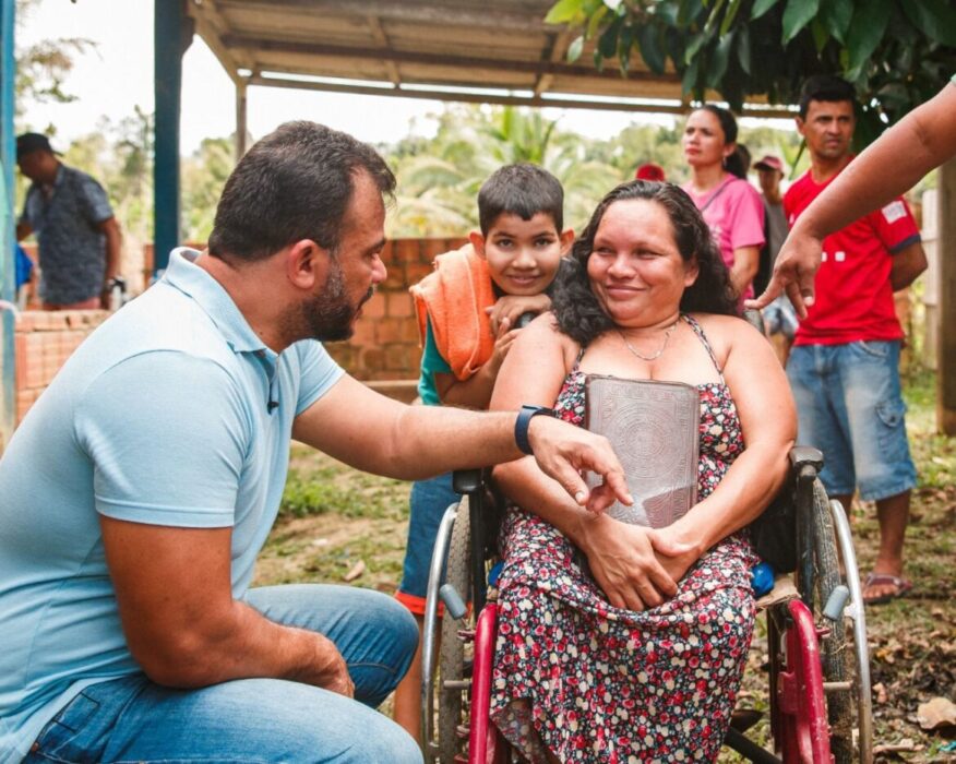 Dr. Mike propõe corrente de confiança para comunitários