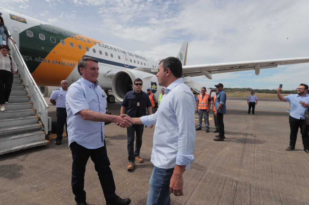 Wilson Lima recebe presidente Bolsonaro, que chega a Manaus para participar da Marcha Para Jesus