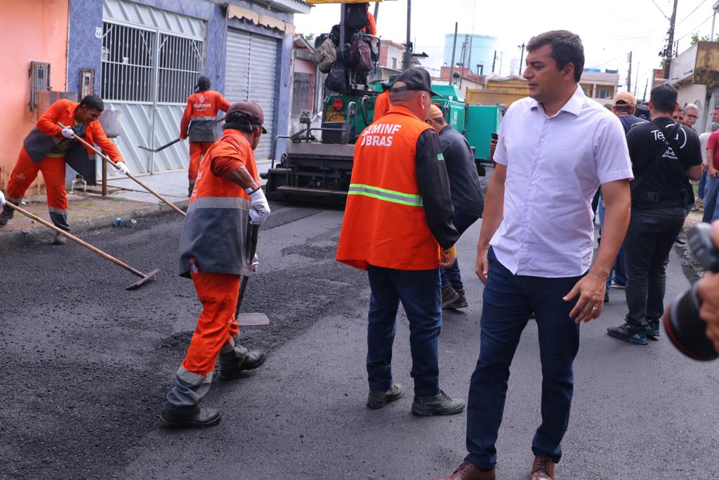 Wilson Lima e David Almeida vistoriam obras da parceria entre Estado e Município para asfaltar 10 mil ruas