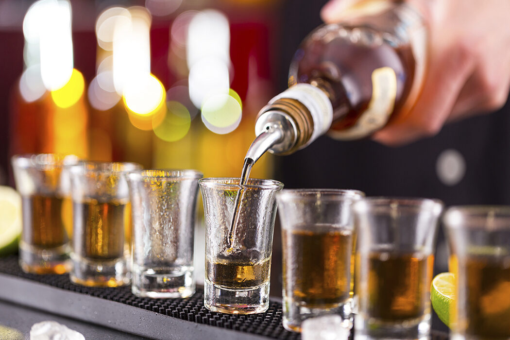 Apreensão de bebida alcoólica ilegal dobra em 3 anos e supera 900 mil garrafas