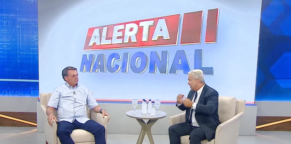 Em entrevista, Bolsonaro diz que Lula não consegue sair na rua pra tomar uma branquinha