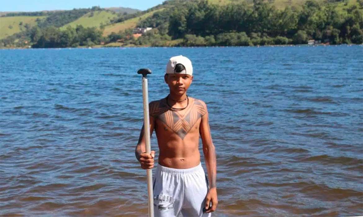 Atleta indígena do povo Kambeba ganha competição nacional de canoagem em Minas Gerais