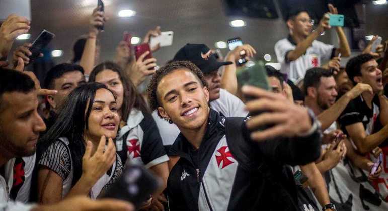 Recebido com festa em Manaus, Vasco jogará 'em casa' contra o Guarani nesta quinta