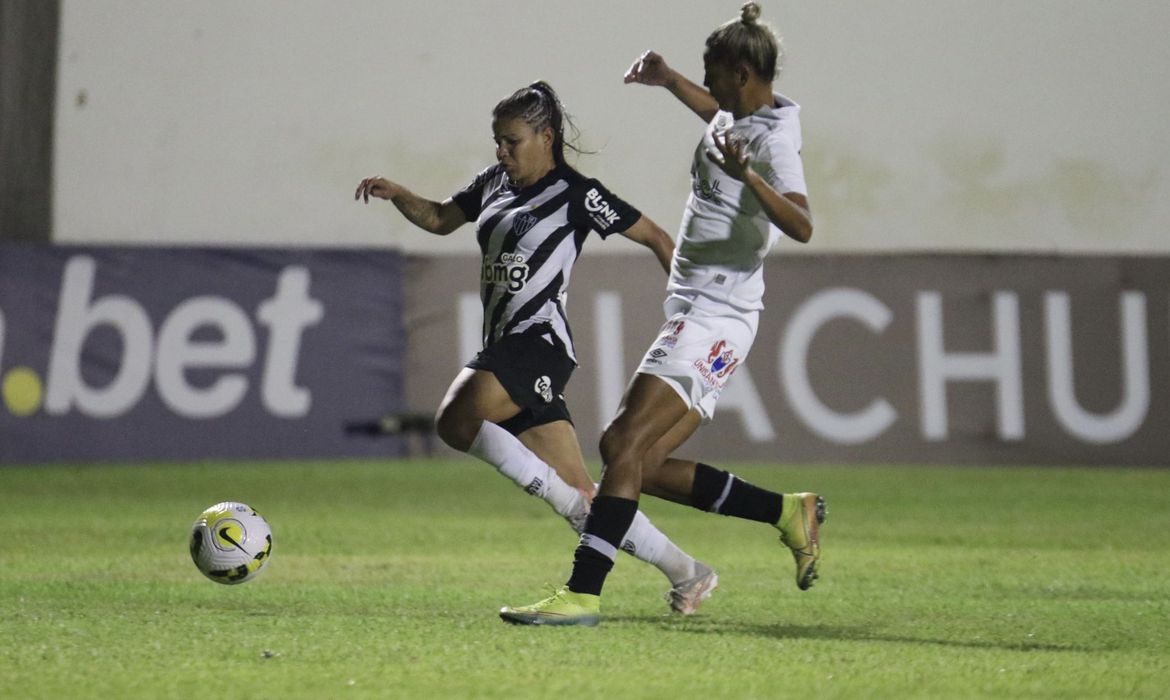 Atlético-MG vence Santos de virada no Brasileiro Feminino