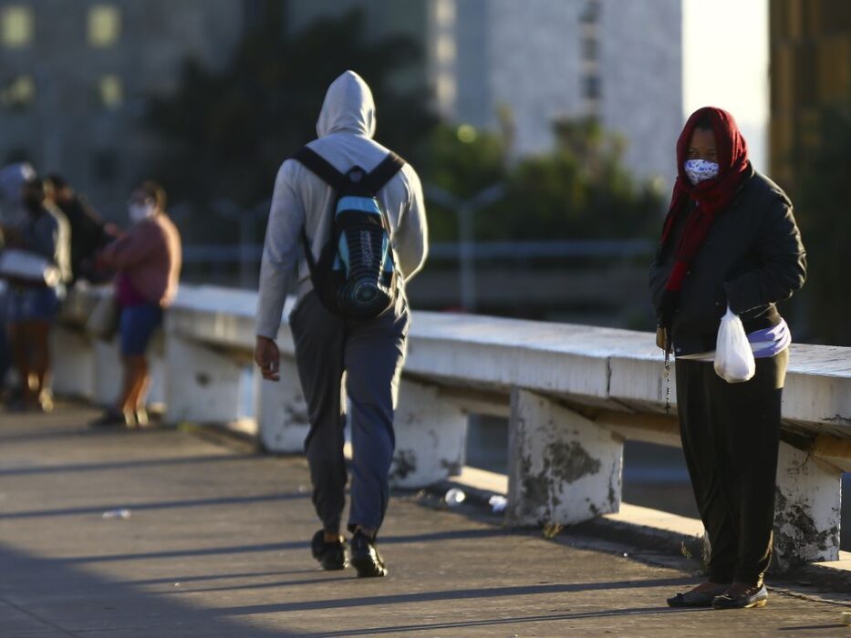 Onda de frio deve se espalhar pelo país, com chance de neve no sul