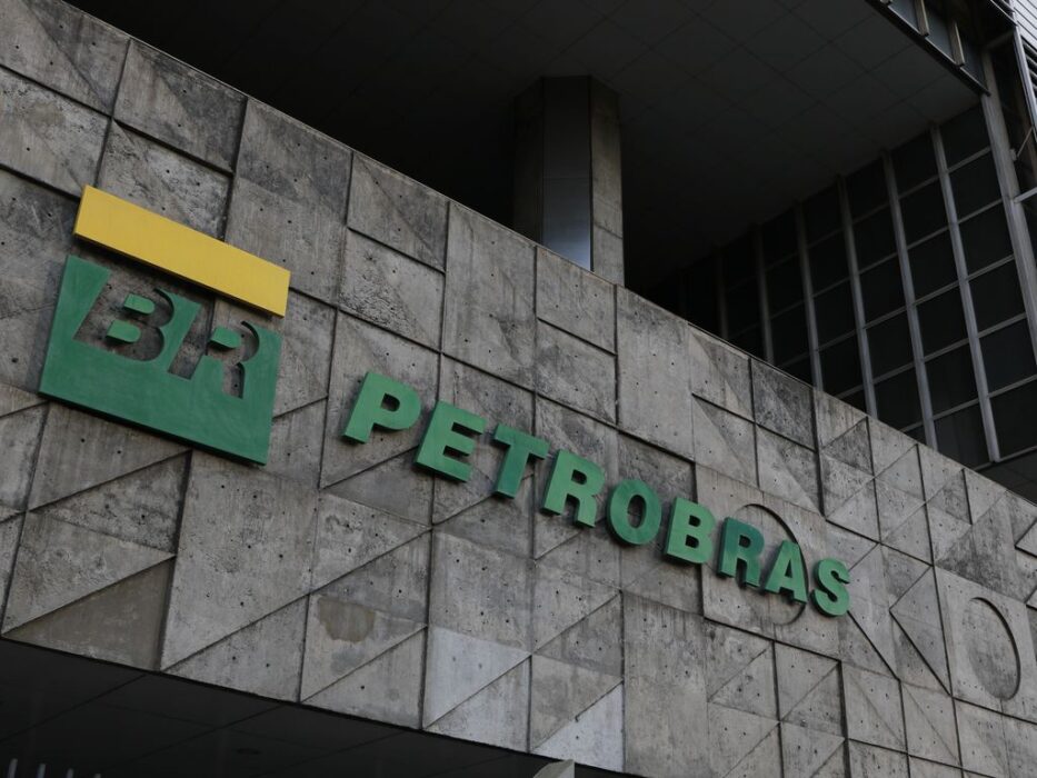 Cade vai investigar Petrobras por cobrar mais caro de refinaria privada