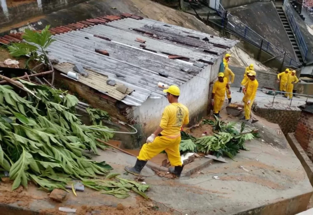 Fortes chuvas no Recife já deixam 44 mortos e 56 desaparecidos