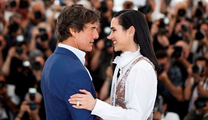 Tom Cruise e Jennifer Connelly trocam olhares em tapete vermelho; veja os looks do evento