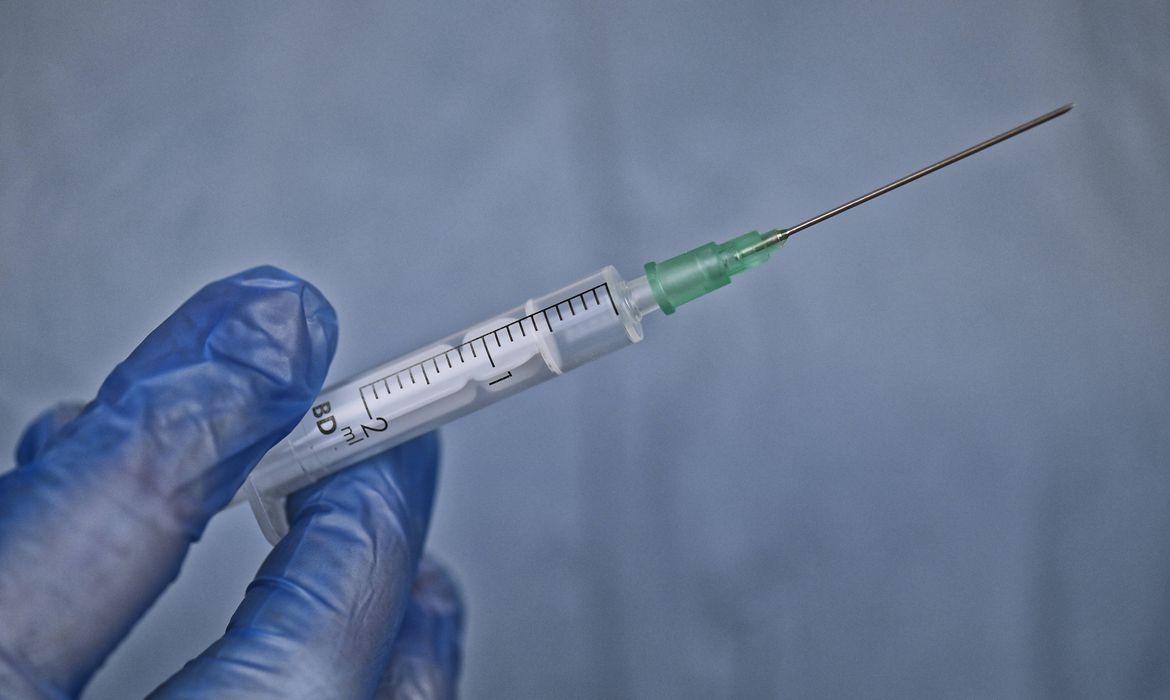 Vacina contra a Covid-19 será oferecida em 50 locais durante a semana