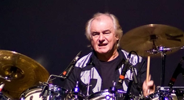 Morre Alan White, o baterista do Yes, aos 72 anos