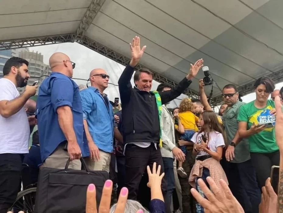 Bolsonaro diz ter exército que se aproxima de 200 milhões de pessoas no País