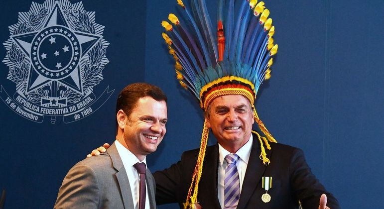 Bolsonaro veta mudança no nome do 'Dia do Índio