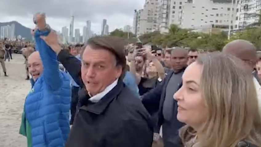 Bolsonaro diz para vice-governadora de Santa Catarina: "Vai pra trás!"